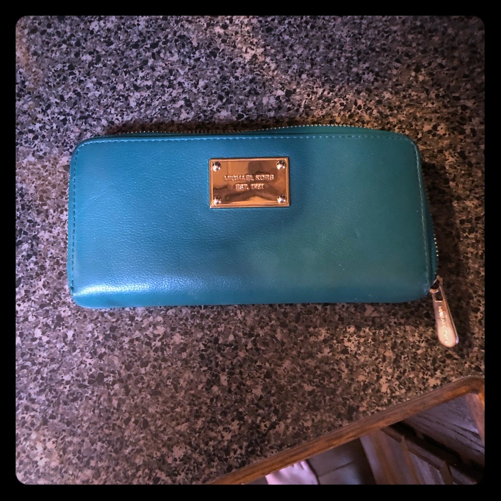 Teal Michael kors wallet 💚💙🖤